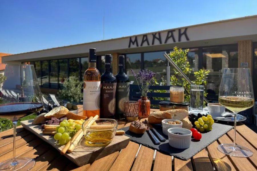 manak  900x600